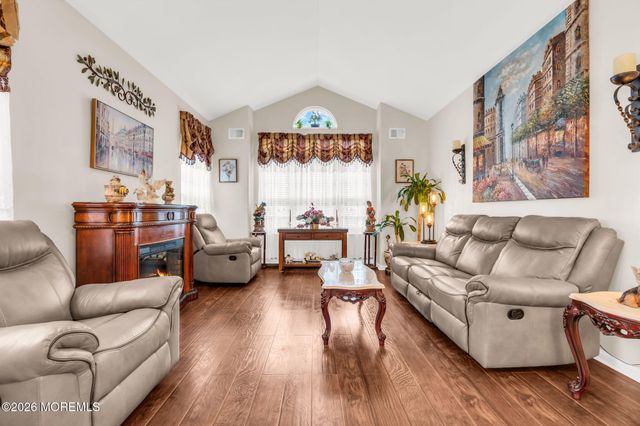40 Isabella Drive, Manchester, NJ 08759