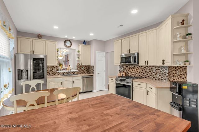 40 Isabella Drive, Manchester, NJ 08759
