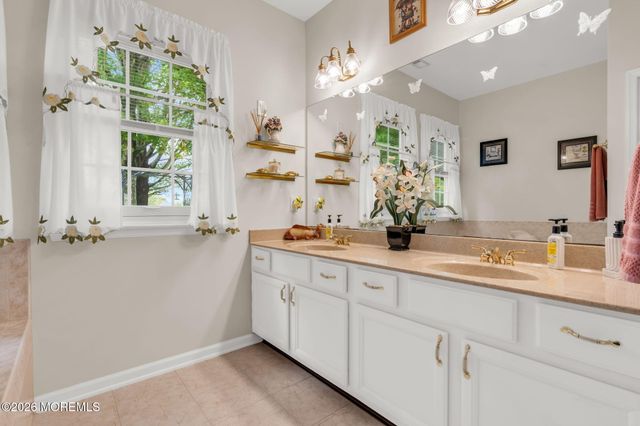 40 Isabella Drive, Manchester, NJ 08759