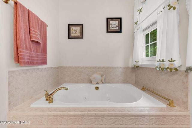 40 Isabella Drive, Manchester, NJ 08759