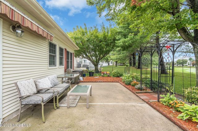 40 Isabella Drive, Manchester, NJ 08759