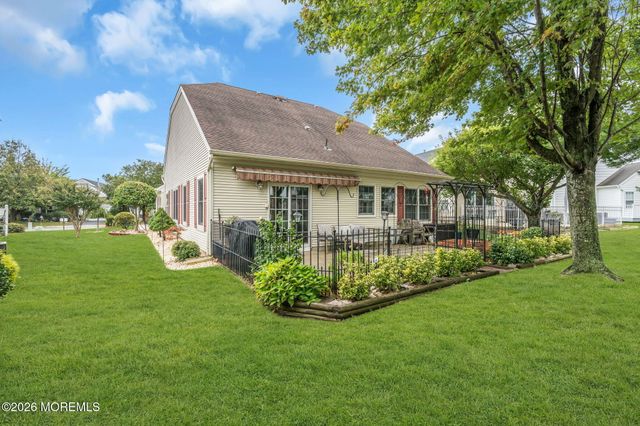 40 Isabella Drive, Manchester, NJ 08759