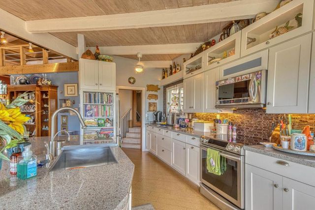 100 Carol Way, Aptos, CA 95003