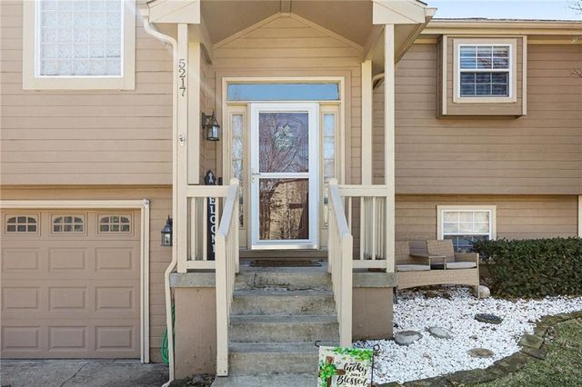 5217 NE Holiday Drive, Lee's Summit, MO 64064