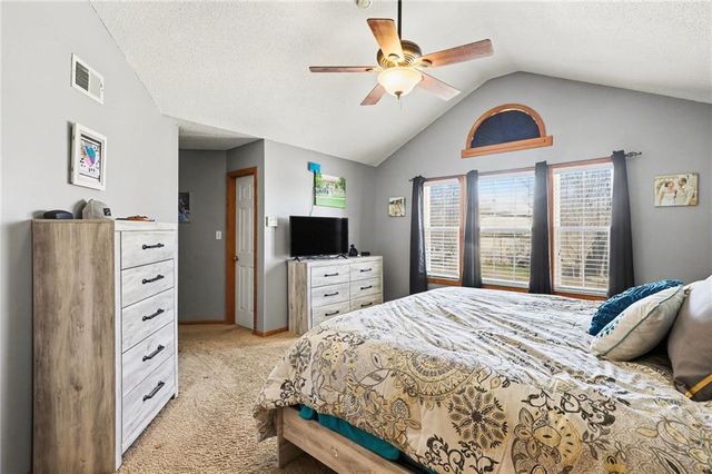 5217 NE Holiday Drive, Lee's Summit, MO 64064