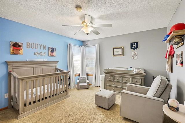 5217 NE Holiday Drive, Lee's Summit, MO 64064