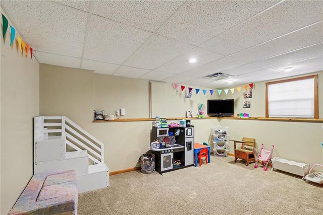 5217 NE Holiday Drive, Lee's Summit, MO 64064