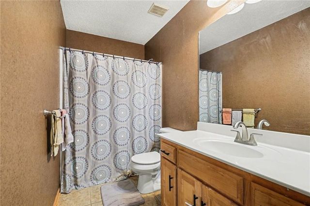 5217 NE Holiday Drive, Lee's Summit, MO 64064