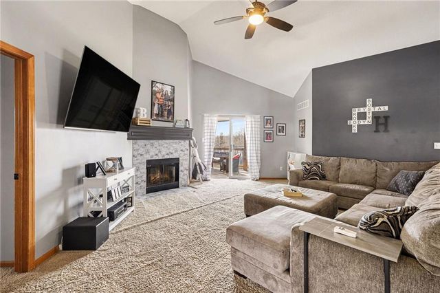 5217 NE Holiday Drive, Lee's Summit, MO 64064