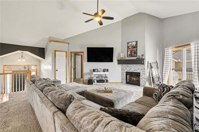 5217 NE Holiday Drive, Lee's Summit, MO 64064