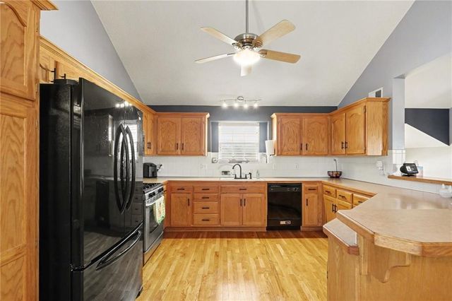 5217 NE Holiday Drive, Lee's Summit, MO 64064