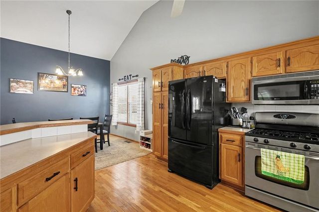 5217 NE Holiday Drive, Lee's Summit, MO 64064