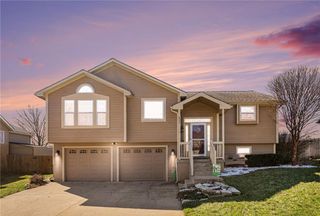 5217 NE Holiday Drive, Lee's Summit, MO 64064