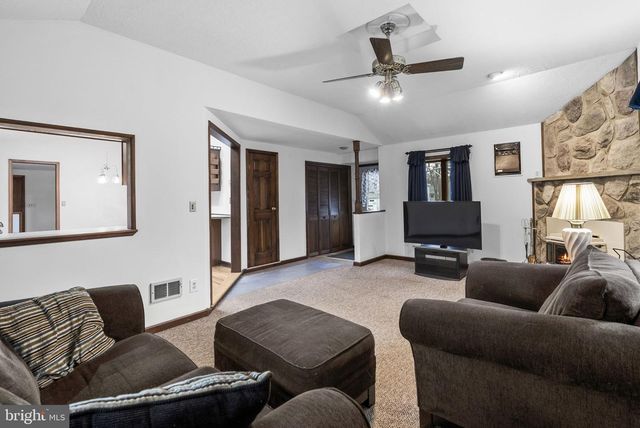 165 CLOVER CIR, Southampton, PA 18966