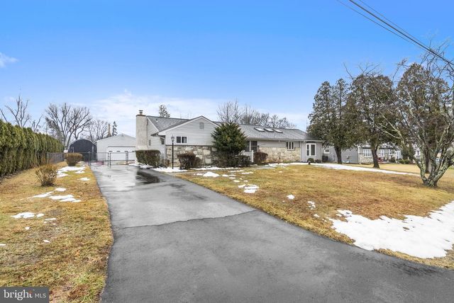 165 CLOVER CIR, Southampton, PA 18966