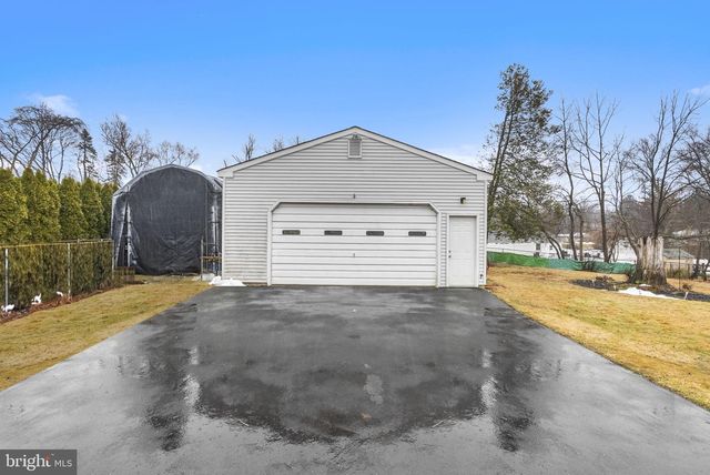 165 CLOVER CIR, Southampton, PA 18966