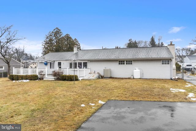 165 CLOVER CIR, Southampton, PA 18966