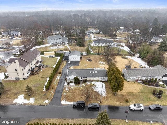 165 CLOVER CIR, Southampton, PA 18966