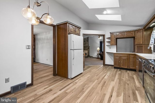 165 CLOVER CIR, Southampton, PA 18966