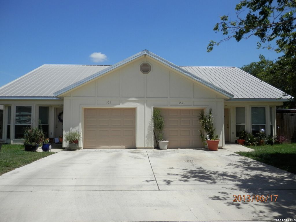 306 OELKERS DR, New Braunfels, TX 78130