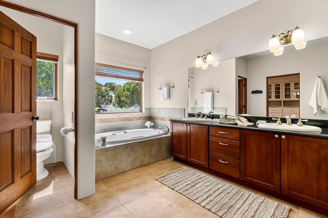 9B Paseo Del Pajaro, Santa Fe, NM 87506