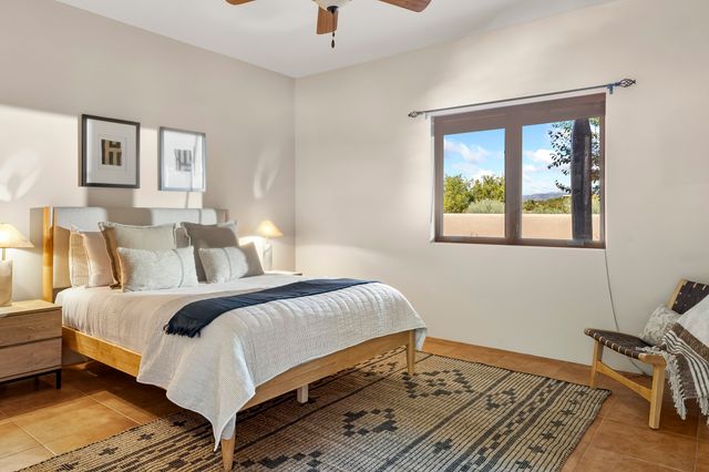 9B Paseo Del Pajaro, Santa Fe, NM 87506