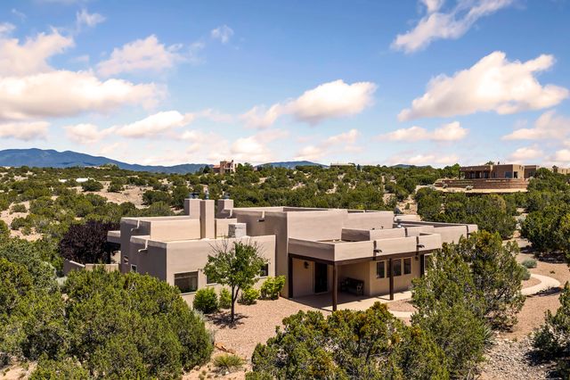 9B Paseo Del Pajaro, Santa Fe, NM 87506