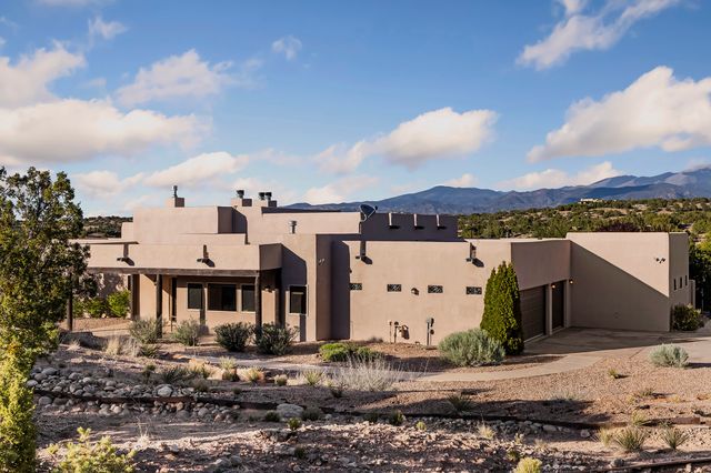 9B Paseo Del Pajaro, Santa Fe, NM 87506