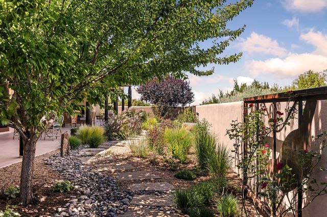 9B Paseo Del Pajaro, Santa Fe, NM 87506