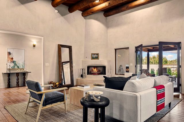 9B Paseo Del Pajaro, Santa Fe, NM 87506