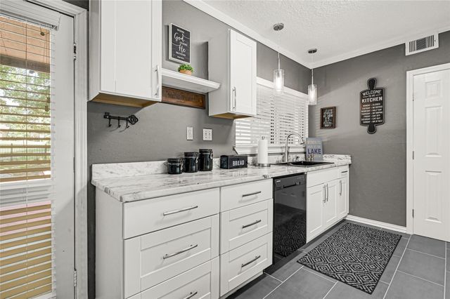 111 Springs Edge Drive, Conroe, TX 77356