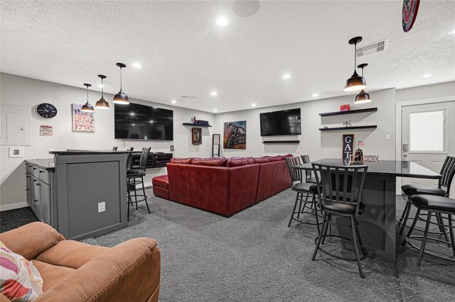 111 Springs Edge Drive, Conroe, TX 77356