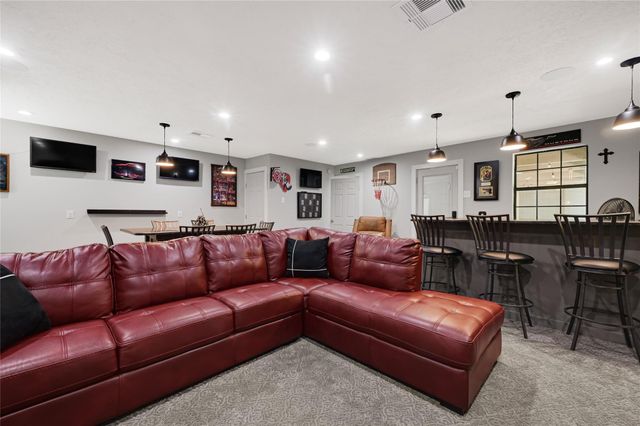 111 Springs Edge Drive, Conroe, TX 77356