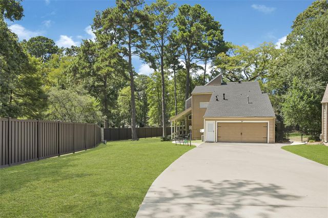 111 Springs Edge Drive, Conroe, TX 77356