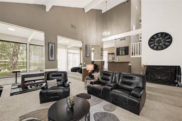 111 Springs Edge Drive, Conroe, TX 77356