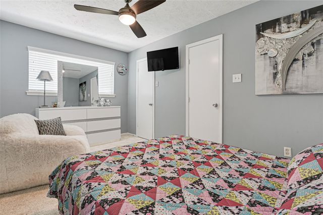 111 Springs Edge Drive, Conroe, TX 77356