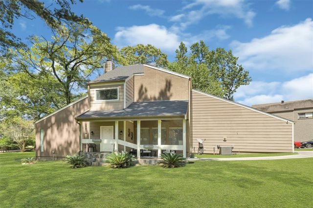 111 Springs Edge Drive, Conroe, TX 77356