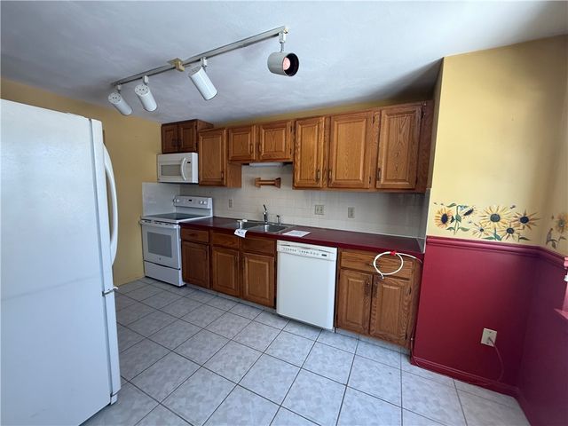 351 New London Avenue 302, Warwick, RI 02886