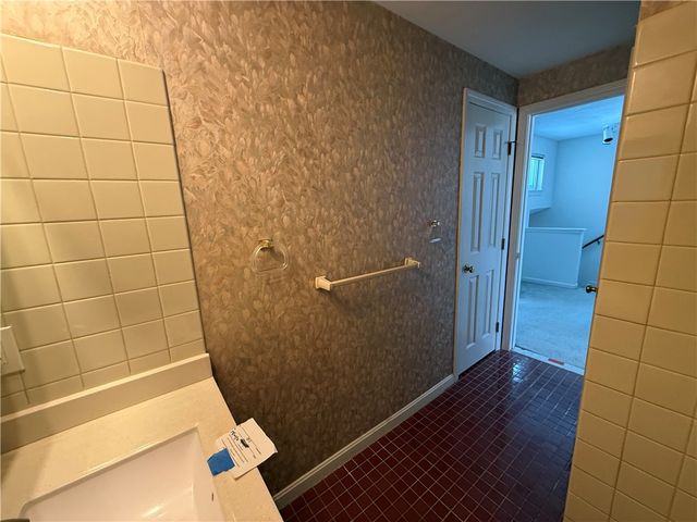 351 New London Avenue 302, Warwick, RI 02886