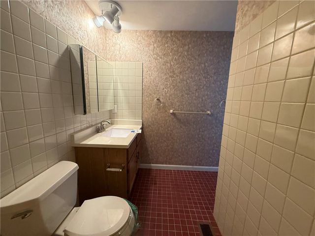 351 New London Avenue 302, Warwick, RI 02886