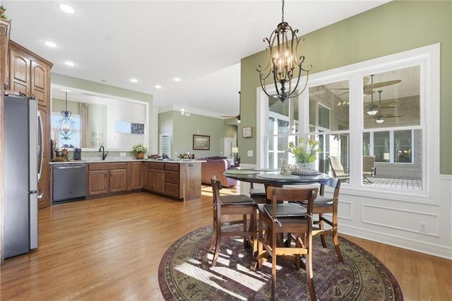 900 Oakmont Drive, Lansing, KS 66043