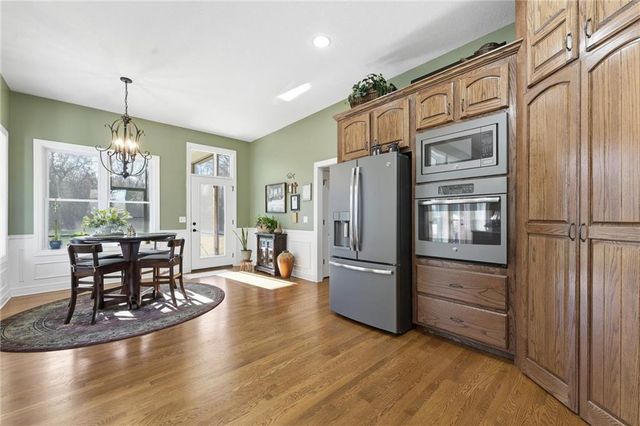 900 Oakmont Drive, Lansing, KS 66043