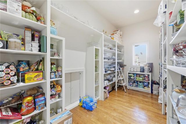 900 Oakmont Drive, Lansing, KS 66043