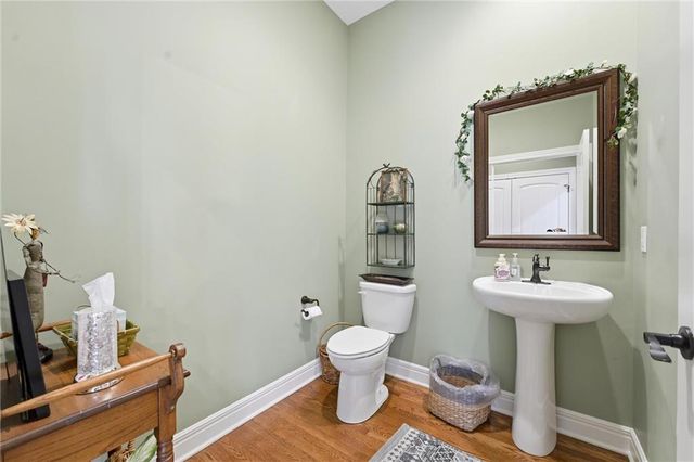 900 Oakmont Drive, Lansing, KS 66043