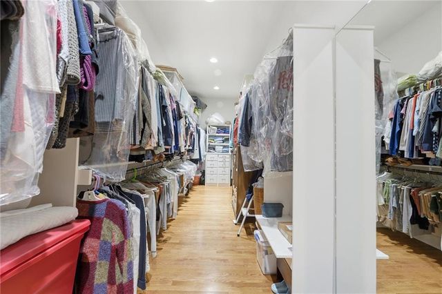 900 Oakmont Drive, Lansing, KS 66043