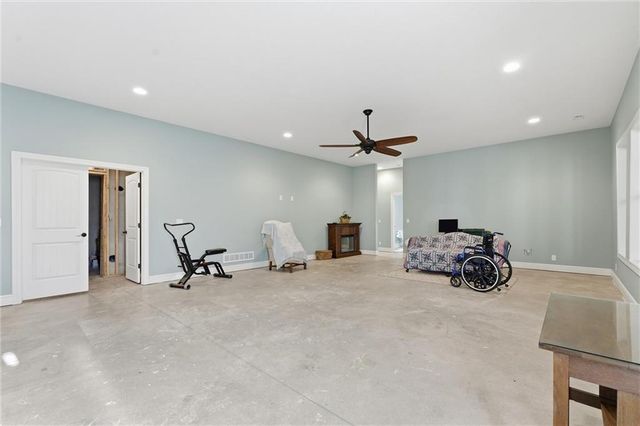 900 Oakmont Drive, Lansing, KS 66043