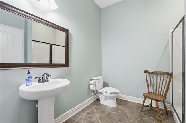 900 Oakmont Drive, Lansing, KS 66043