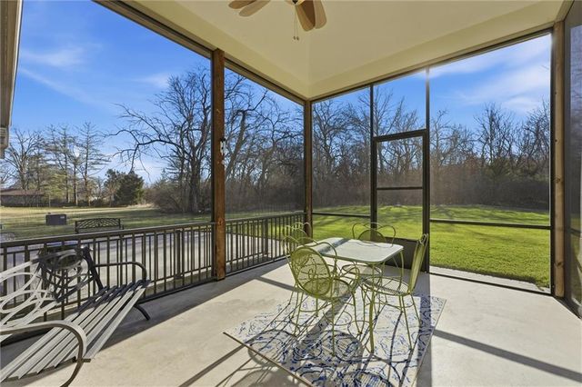 900 Oakmont Drive, Lansing, KS 66043