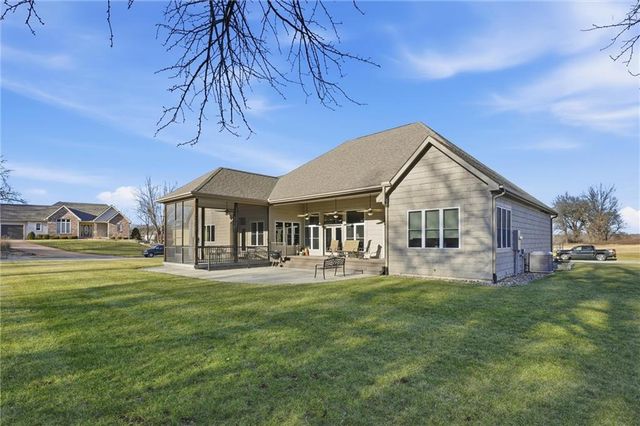 900 Oakmont Drive, Lansing, KS 66043
