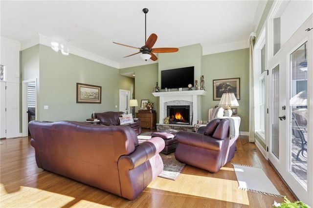 900 Oakmont Drive, Lansing, KS 66043